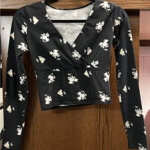 Hollister Women's Black Floral Wrap Top